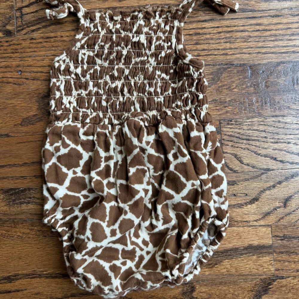 Rylee +cru cotton Kaia romper giraffe print 6-12m *runs small!*